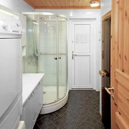 4 Bedroom Cozy In Auklandshamn Vestvik