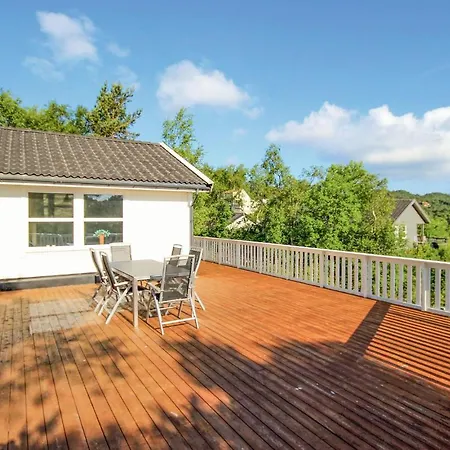 4 Bedroom Cozy In Auklandshamn בית נופש Vestvik