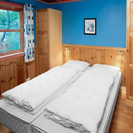 4 Bedroom Cozy In Auklandshamn בית נופש Vestvik