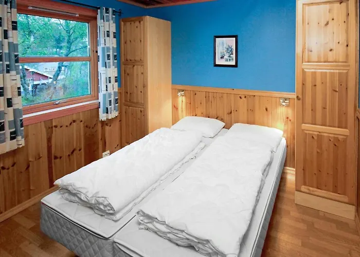 4 Bedroom Cozy In Auklandshamn Casa de Férias Vestvik