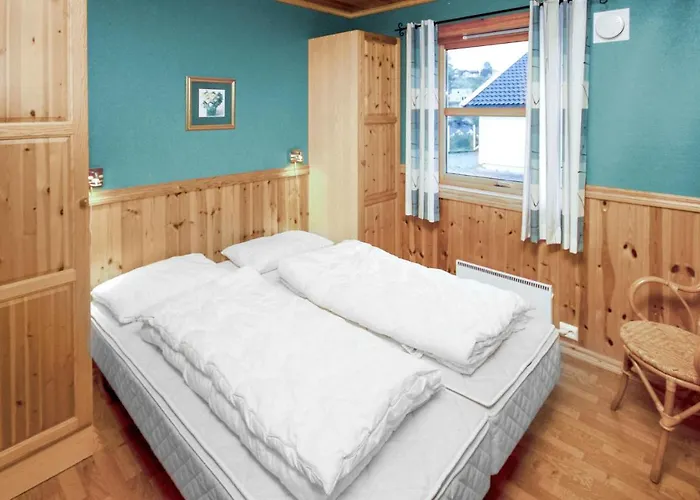 4 Bedroom Cozy In Auklandshamn *